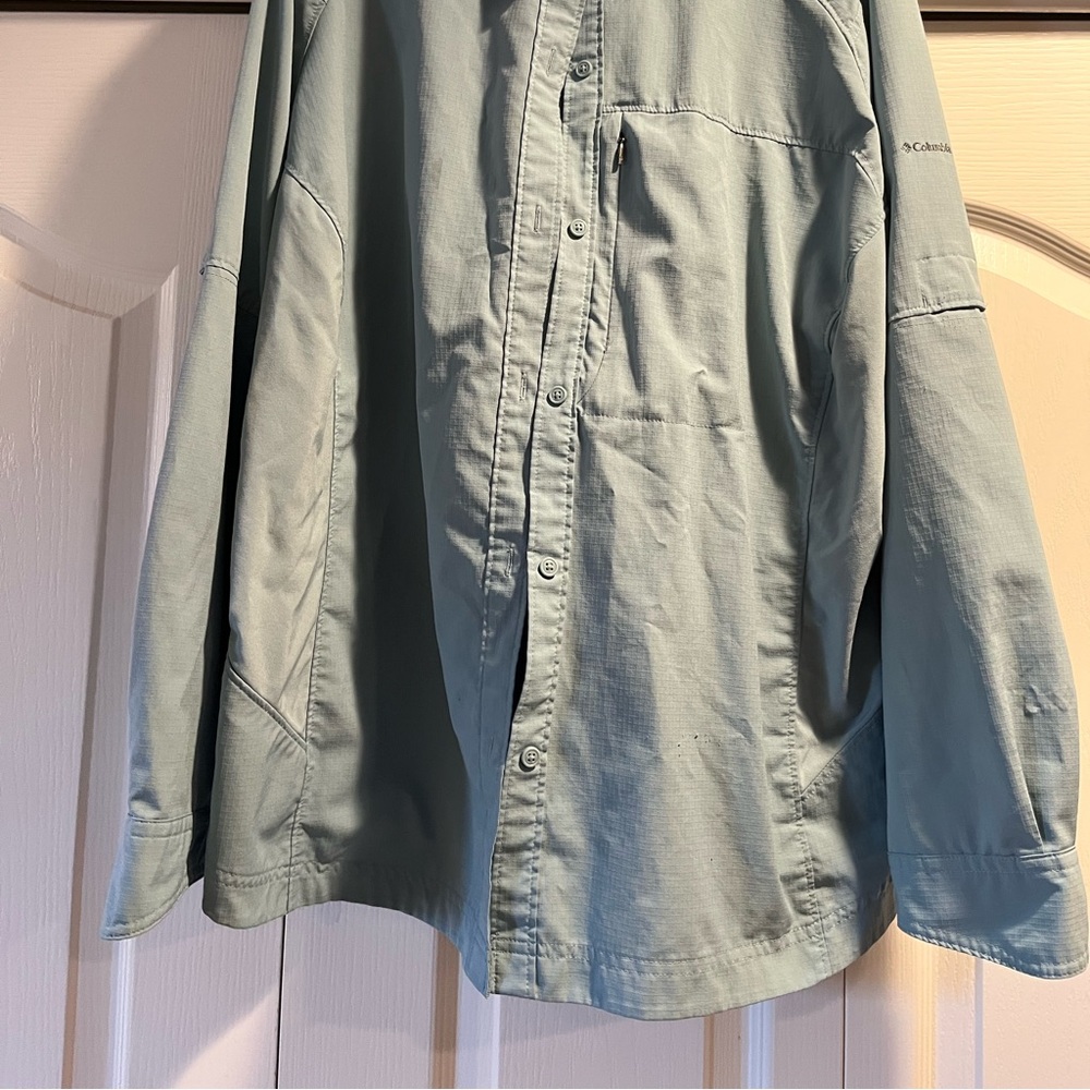 Colombia long sleeve women’s shorter
Size xxl